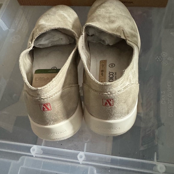 Arcopedico Beige Banff Slip-On Sneaker Shoes - Picture 2 of 7